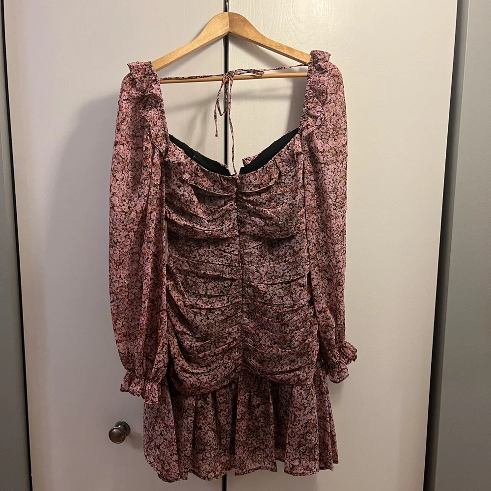 NWT ASTR The Label Smocked Floral Mini Dress - Picture 5 of 7